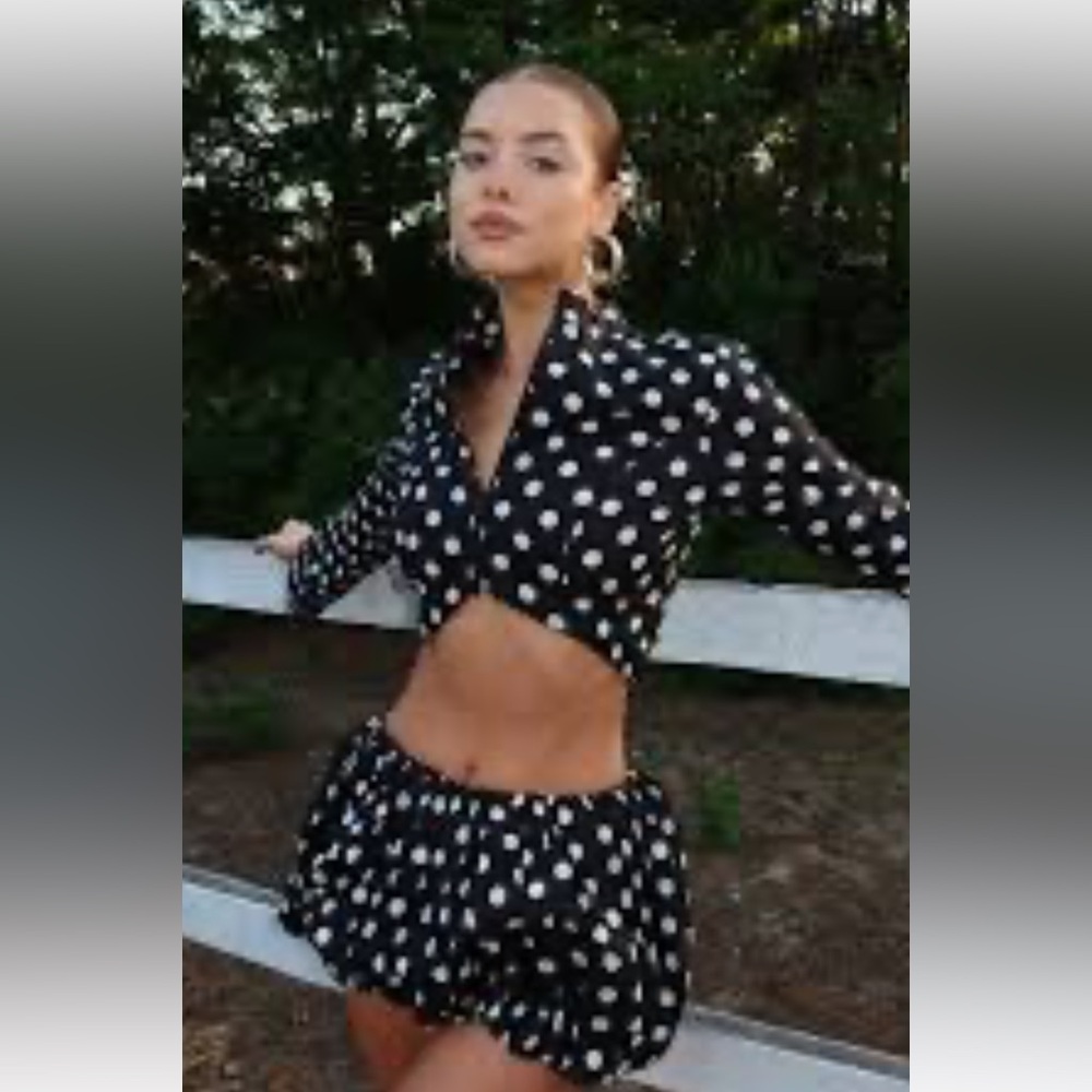 💋💋💋some 💋💋Black and White Polka Dot Skirt retro cute puffy at bottom short